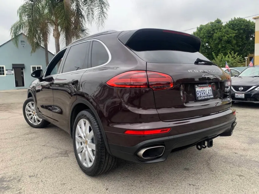 2016 Porsche Cayenne photo 1