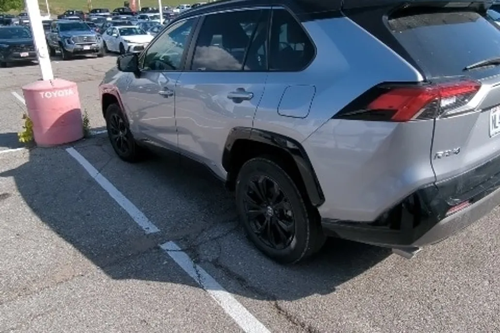 2022 Toyota RAV4 Hybrid XSE photo 1