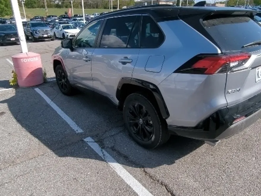2022 Toyota RAV4 Hybrid XSE photo 1
