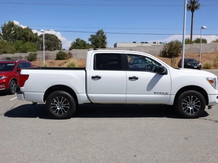 2023 Nissan Titan SV photo 1