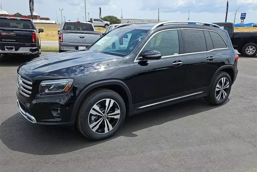 2025 Mercedes Benz GLB 250 photo 1