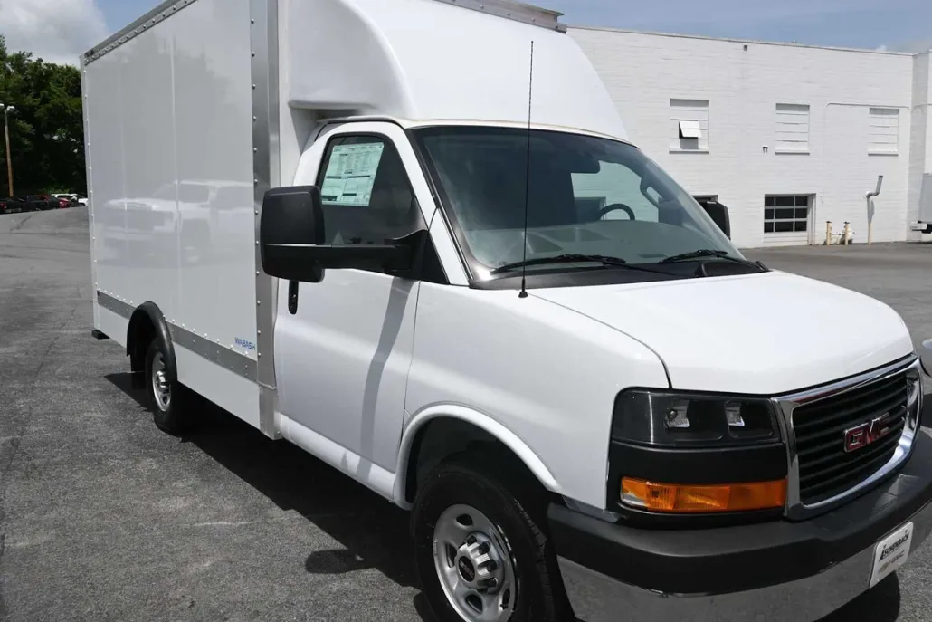 2023 Gmc Savana Cutaway 3500 photo 1