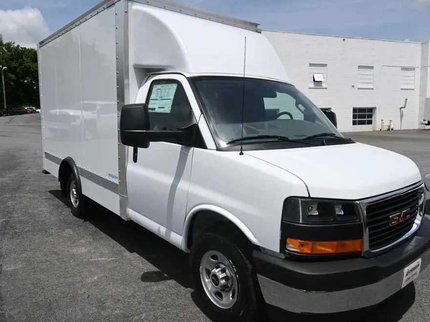 2023 Gmc Savana Cutaway 3500 photo 1