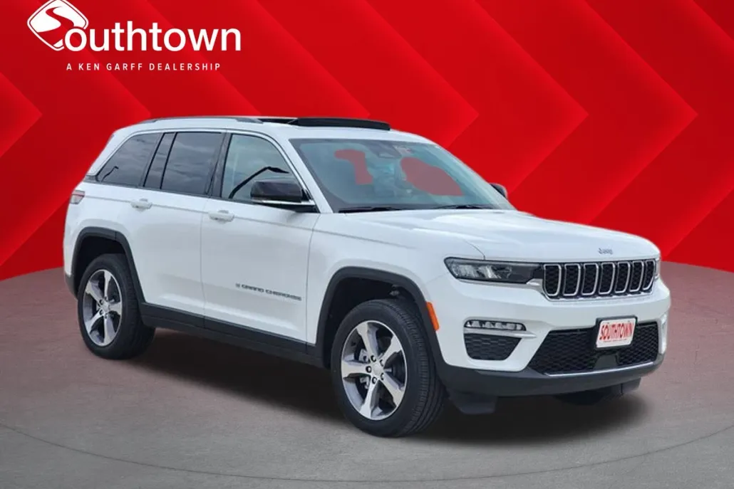 2023 Jeep Cherokee 4xe Overland photo 1