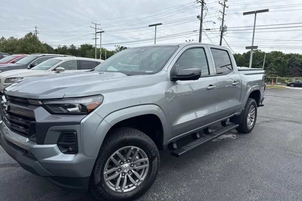 2025 Chevrolet Colorado Work Truck LT photo 1