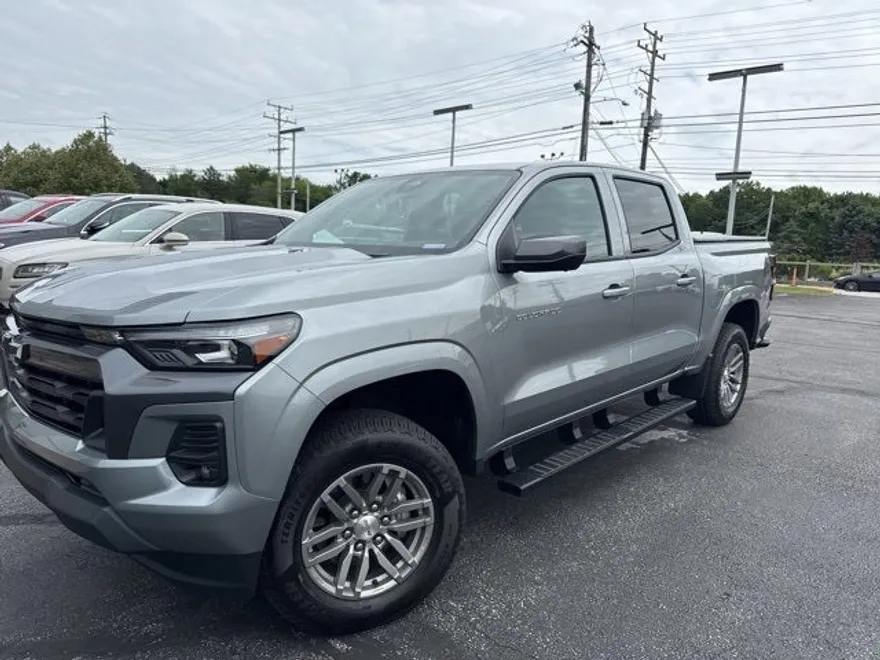 2025 Chevrolet Colorado Work Truck LT photo 1