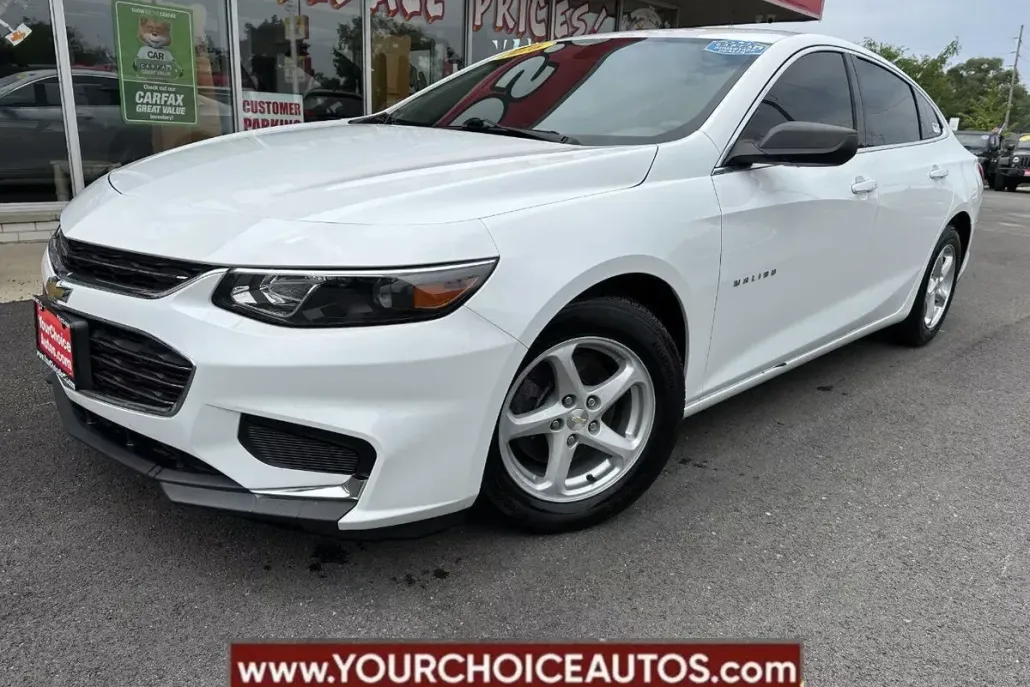 2016 Chevrolet Malibu LS photo 1