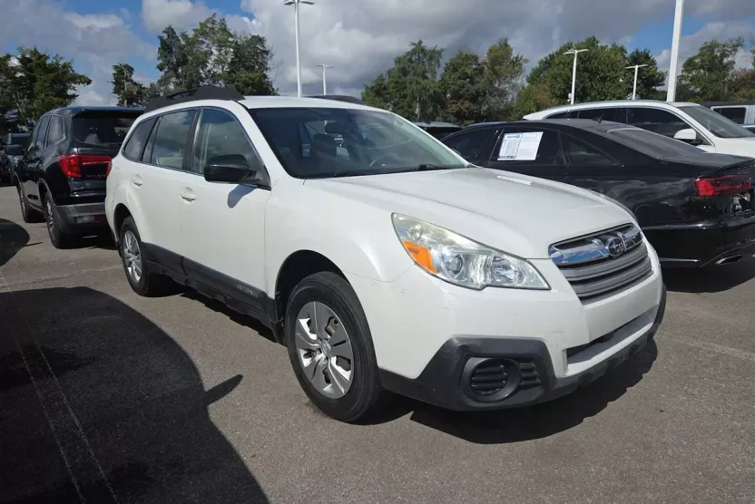 2013 Subaru Outback 2.5i photo 1