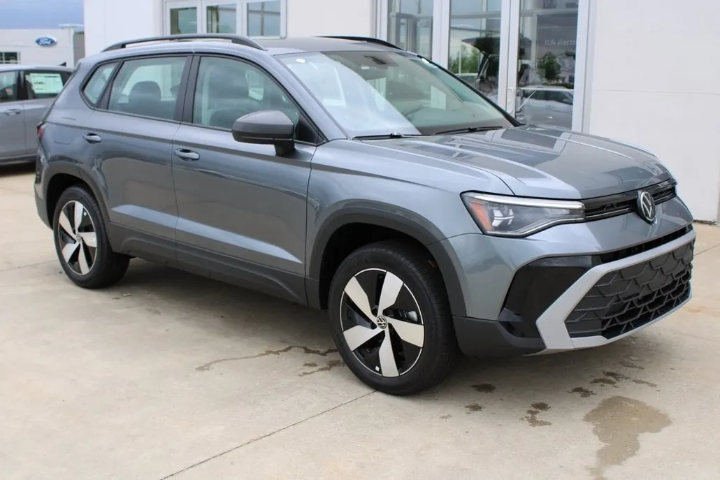 2025 Volkswagen Taos S photo 1