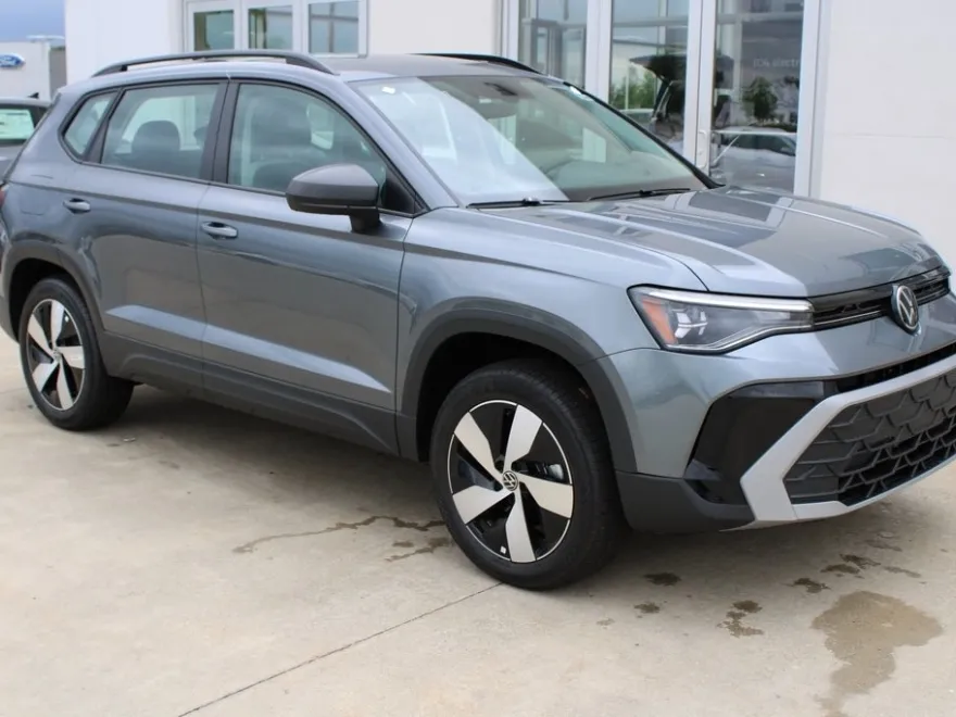 2025 Volkswagen Taos S photo 1