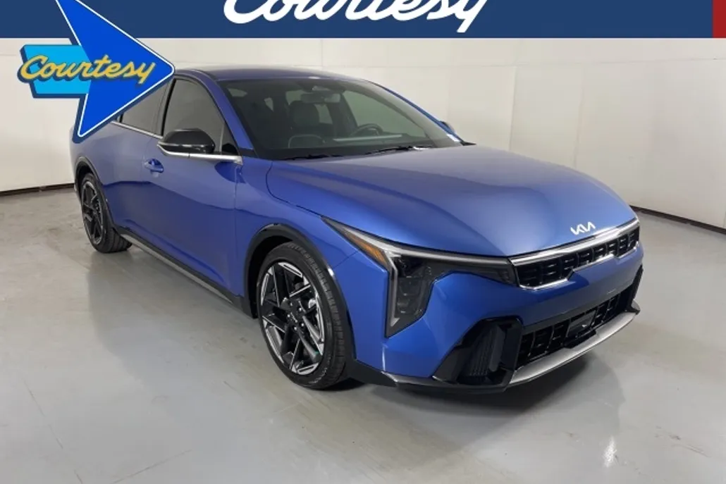 2025 Kia K4 GT-Line photo 1