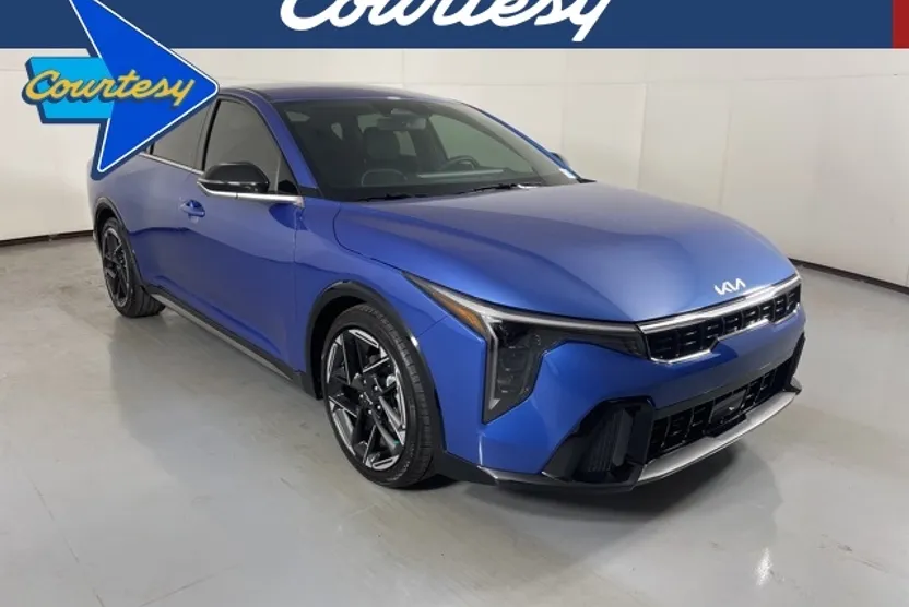 2025 Kia K4 GT-Line photo 1