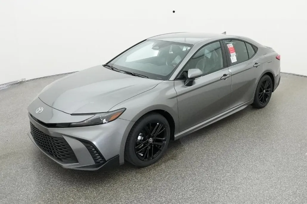 2026 Toyota Camry SE photo 1