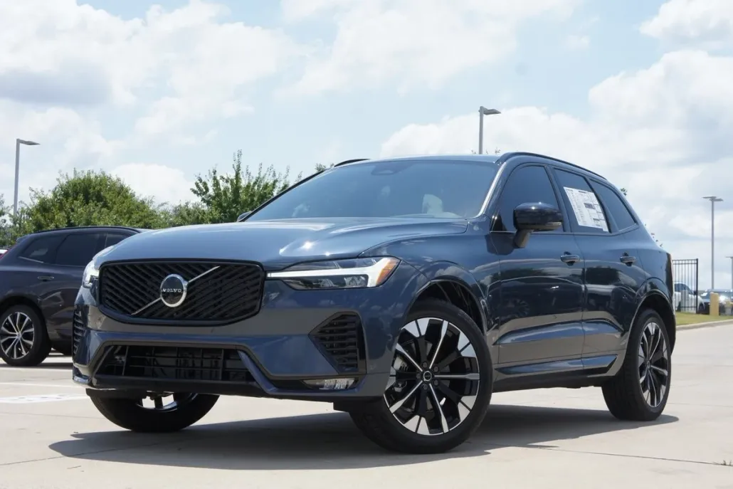 2026 Volvo XC60 B5 Plus photo 1