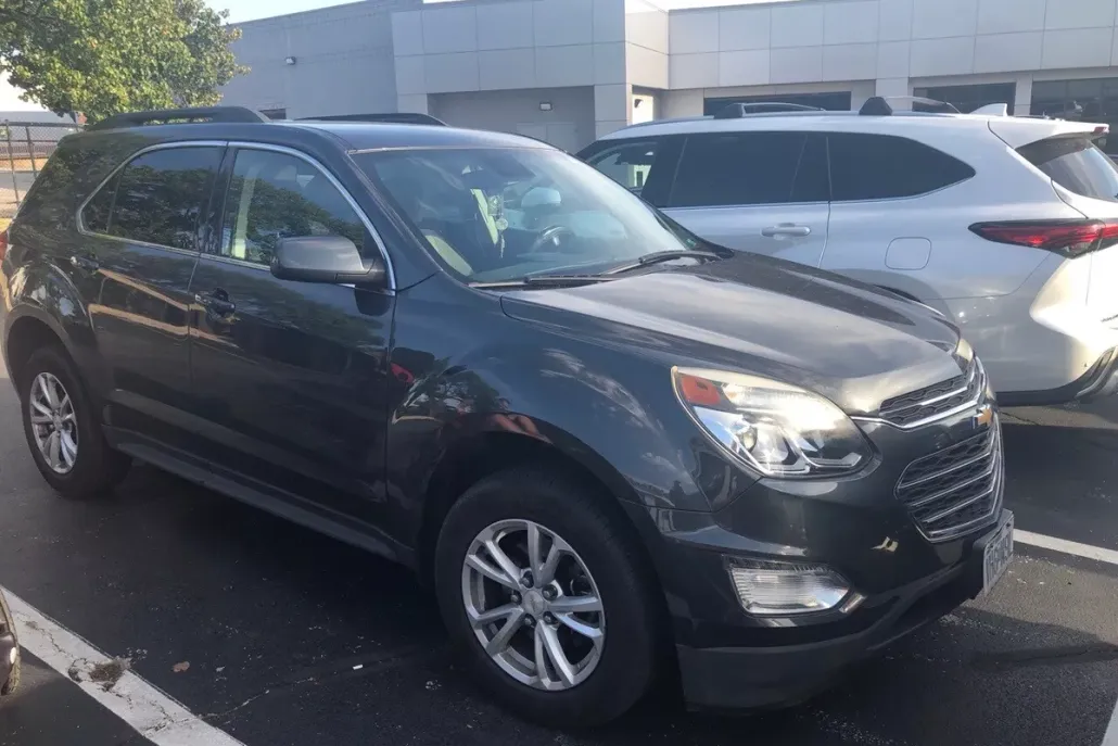 2017 Chevrolet Equinox LT photo 1