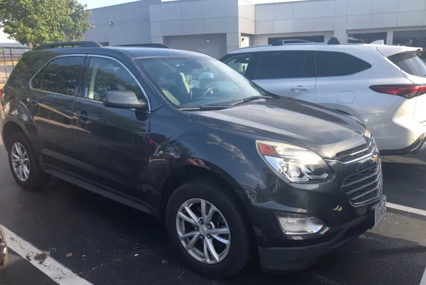 2017 Chevrolet Equinox LT photo 1