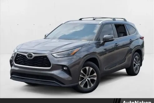 2023 Toyota Highlander XLE photo 1