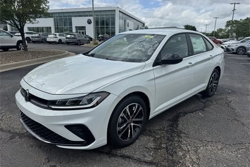 2025 Volkswagen Jetta Sport photo 1