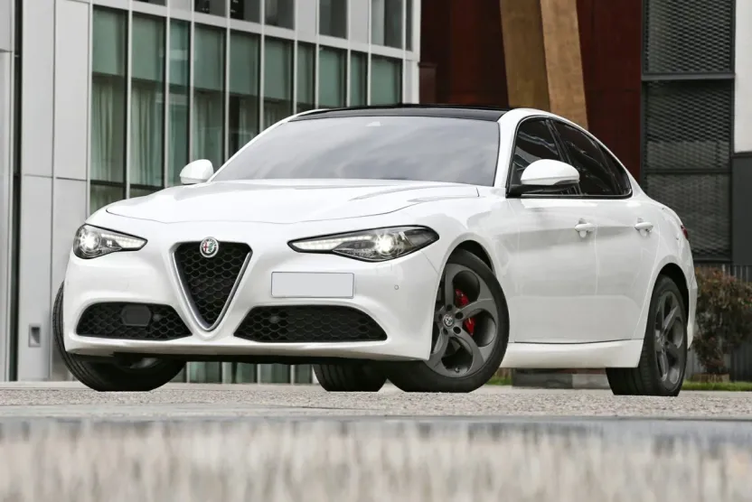 2021 Alfa Romeo Giulia Ti photo 1