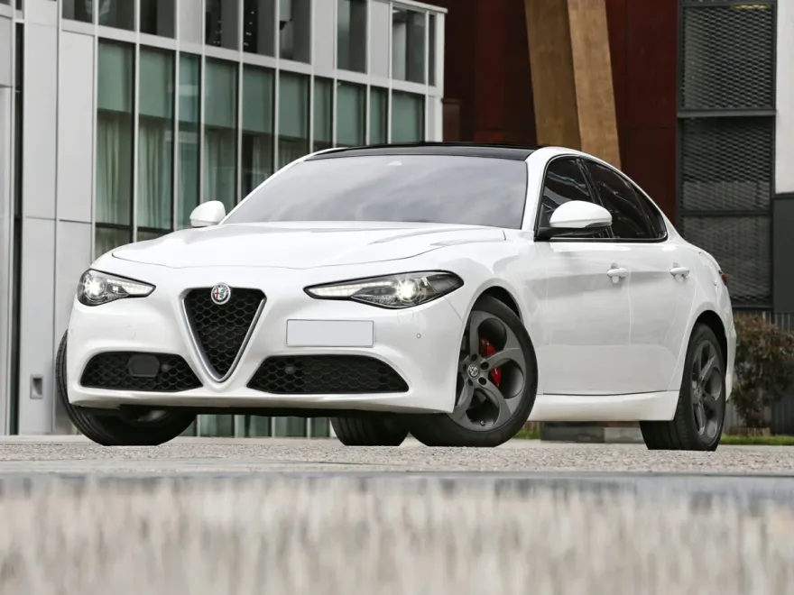 2021 Alfa Romeo Giulia Ti photo 1