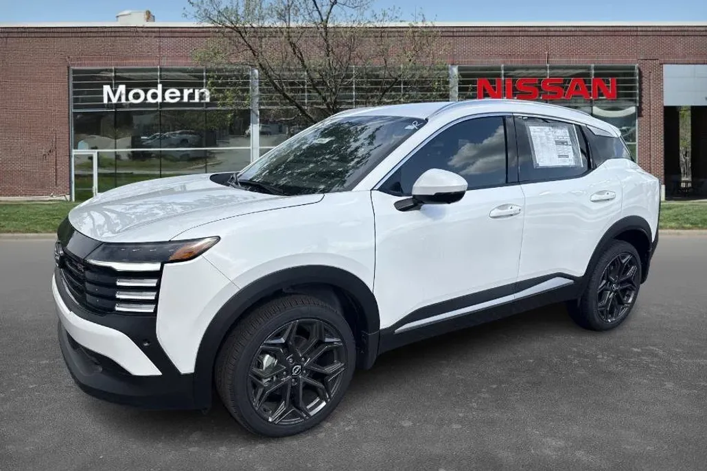 2025 Nissan Kicks SR photo 1