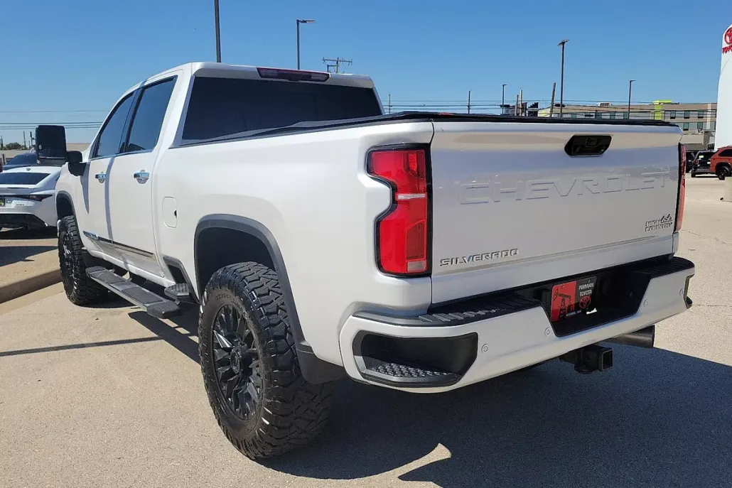 2024 Chevrolet Silverado 2500HD High Country photo 1