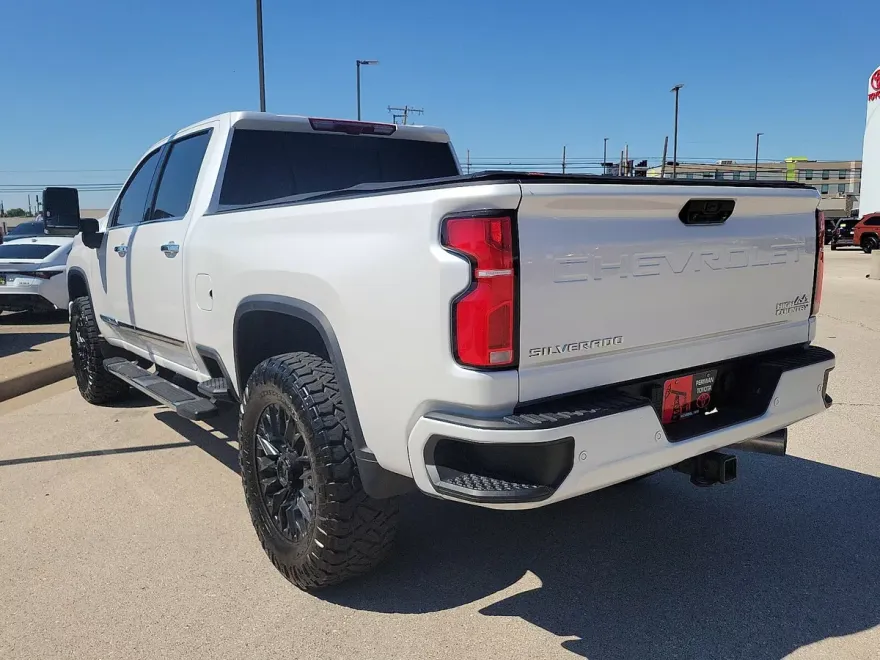 2024 Chevrolet Silverado 2500HD High Country photo 1