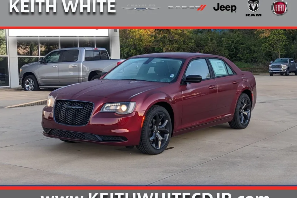 2023 Chrysler 300 Touring photo 1