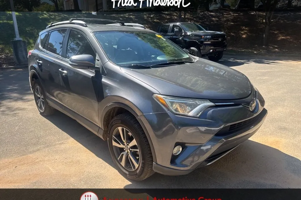 2018 Toyota RAV4 XLE photo 1