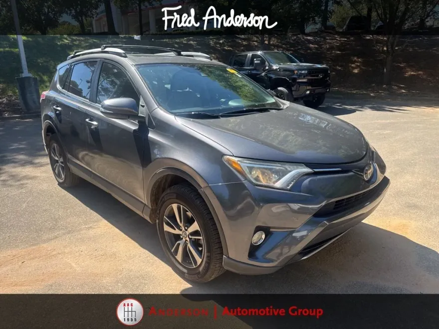 2018 Toyota RAV4 XLE photo 1