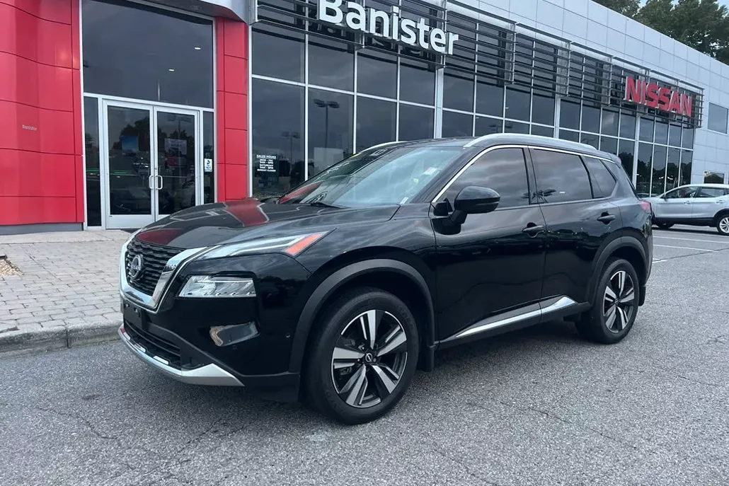 2023 Nissan Rogue Platinum photo 1