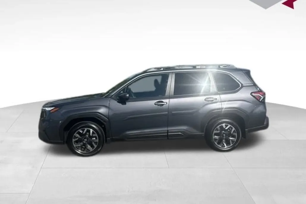2025 Subaru Forester Premium photo 1
