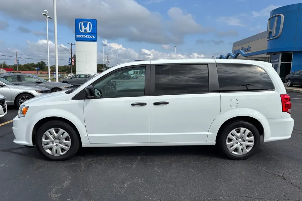 2020 Dodge Grand Caravan SE photo 1