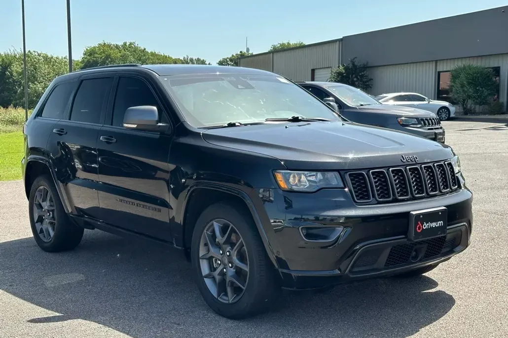 2021 Jeep Grand Cherokee Anniversary Edition photo 1