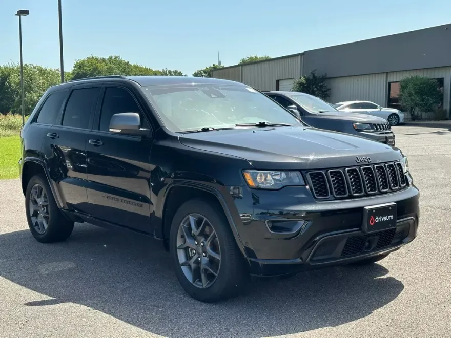 2021 Jeep Grand Cherokee Anniversary Edition photo 1