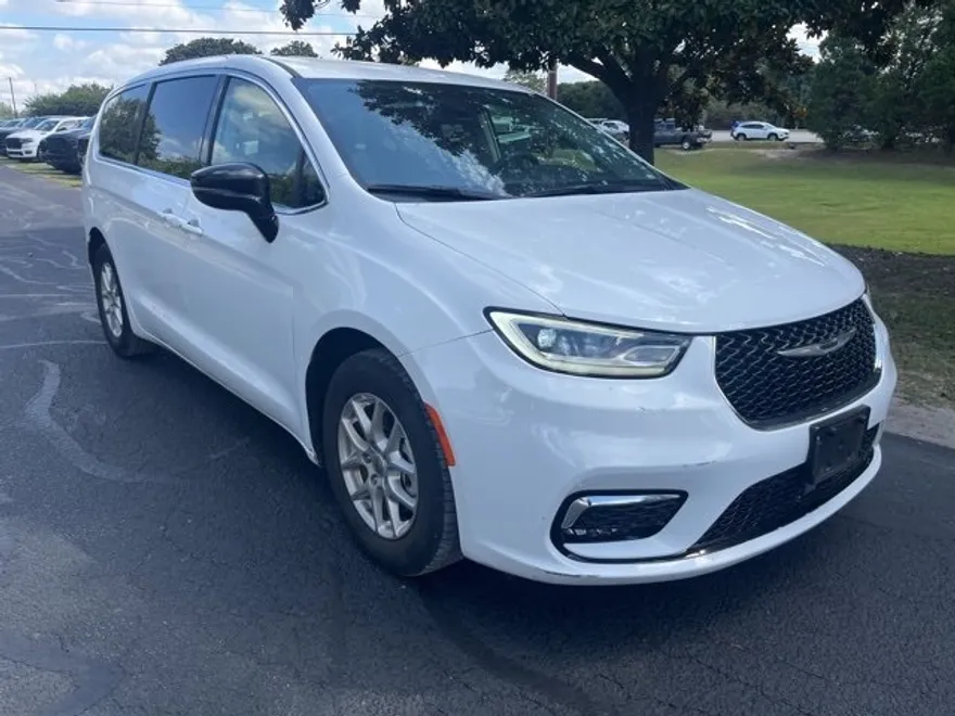 2024 Chrysler Pacifica Touring L photo 1