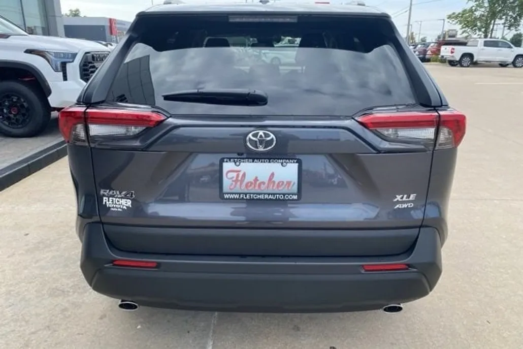 2025 Toyota RAV4 XLE photo 1