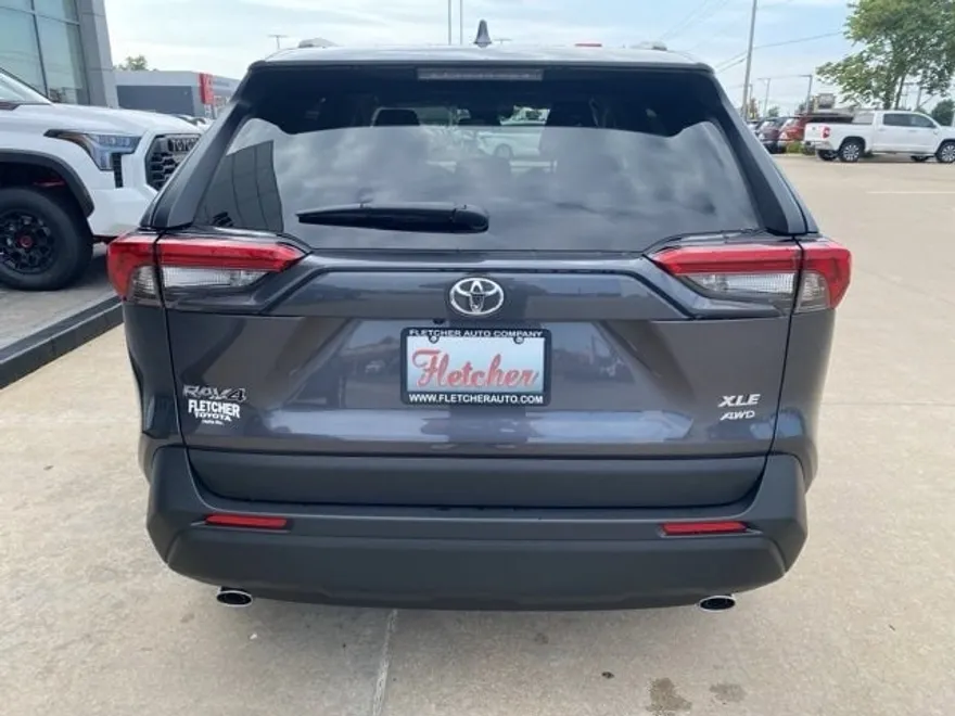 2025 Toyota RAV4 XLE photo 1