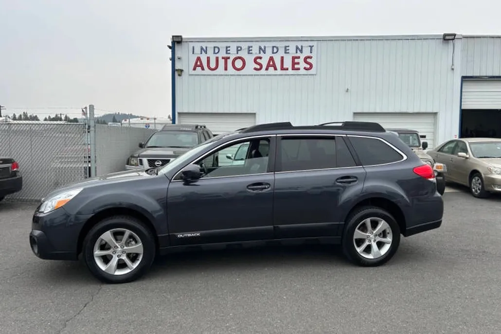 2013 Subaru Outback 2.5i Limited photo 1