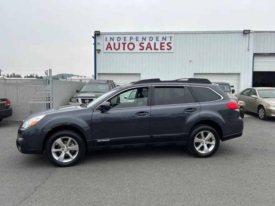 2013 Subaru Outback 2.5i Limited photo 1