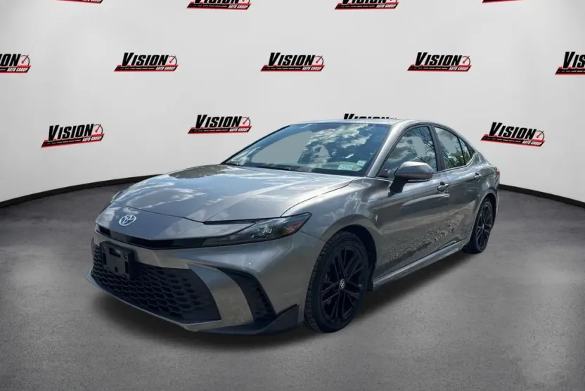 2025 Toyota Camry SE photo 1