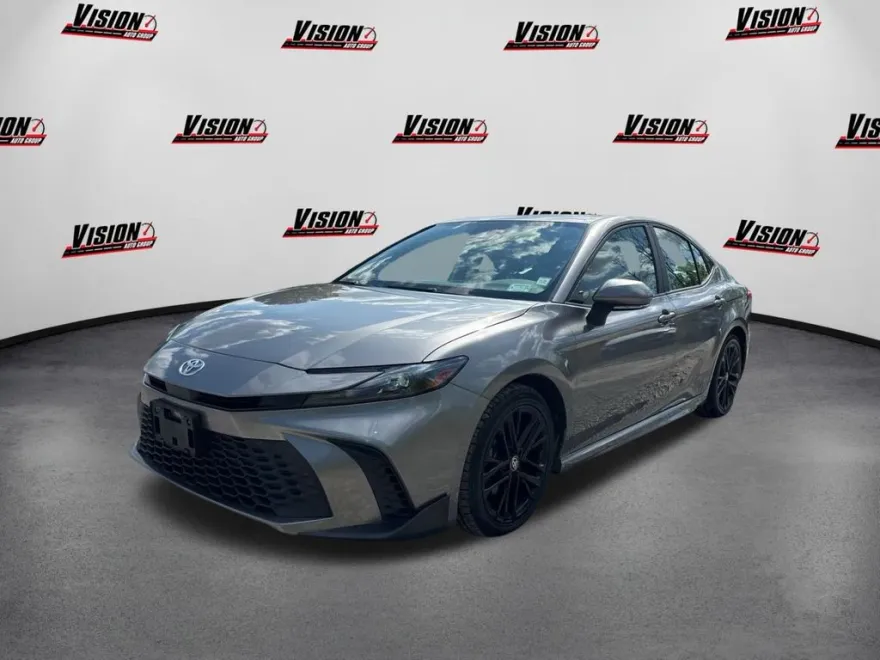 2025 Toyota Camry SE photo 1