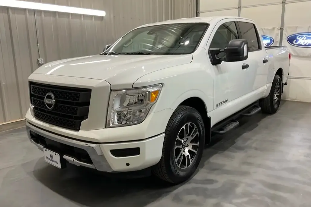 2024 Nissan Titan SV photo 1