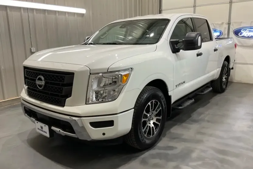 2024 Nissan Titan SV photo 1