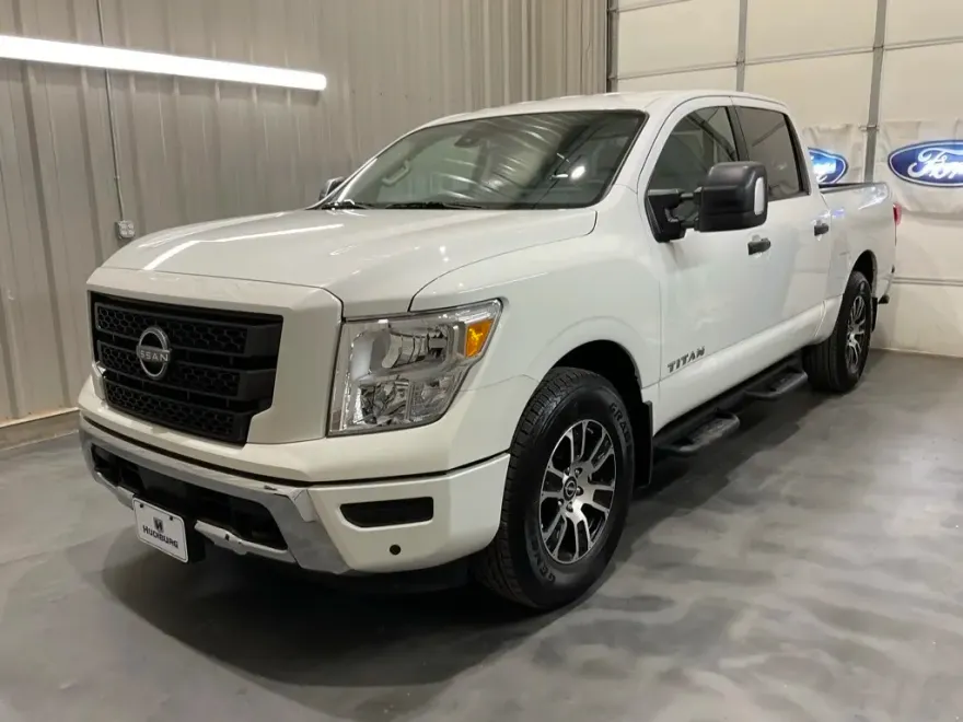 2024 Nissan Titan SV photo 1
