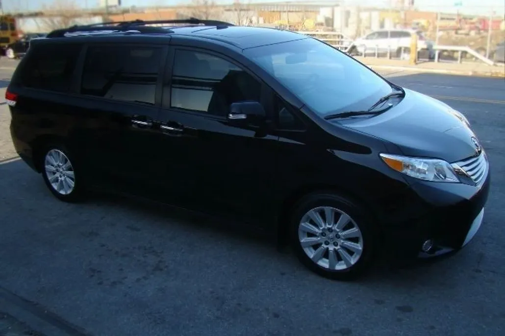 2013 Toyota Sienna Limited photo 1