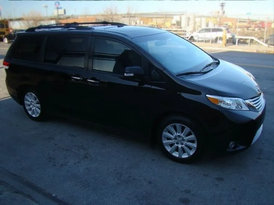 2013 Toyota Sienna Limited photo 1