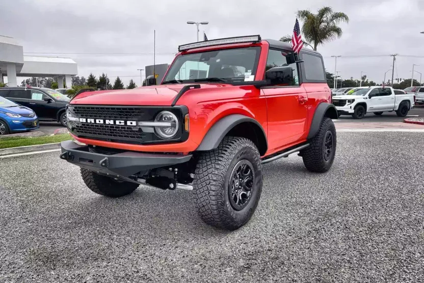 2021 Ford Bronco Base photo 1