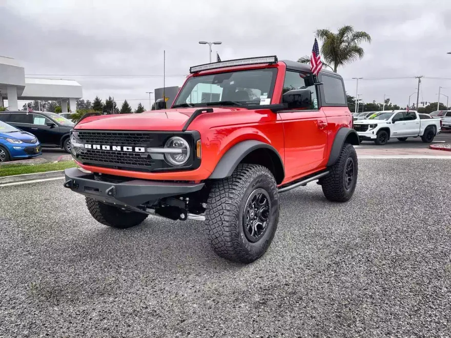 2021 Ford Bronco Base photo 1