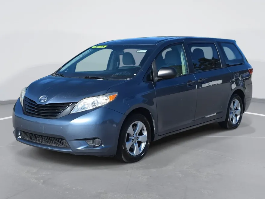 2015 Toyota Sienna L photo 1
